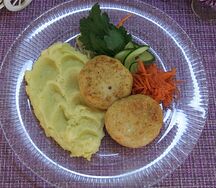 Куриные котлеты с картофельным пюре