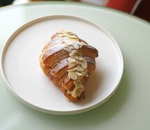 Круассан миндальный