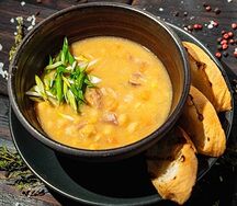 Суп с нутом и копчеными ребрами