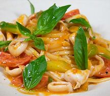 Лингуини с кальмарами Лолиго