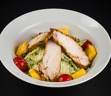 Салат Цезарь с курицей