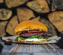Брусника Beef бургер