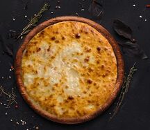 Осетинский пирог с фаршем из говядины, грибами и сыром