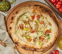 Пицца с курицей и грибами