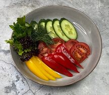 Свежие овощи с сыром Фета