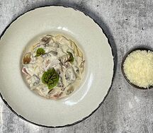 Паста с беконом и шампиньонами