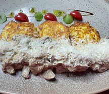 Куриная печень с белыми грибами и драниками