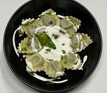 Равиоли со шпинатом и муссом фета