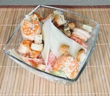 Салат Цезарь с креветками