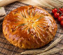 Пирог с индейкой, зеленью и сыром