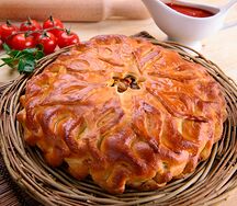 Пирог со свининой и овощами