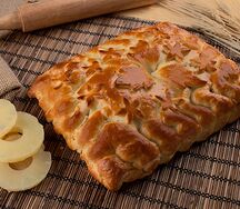 Пирог с курицей и ананасами