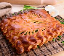 Пирог с зеленым луком и яйцом