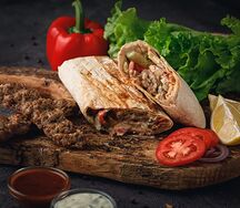 Шаурма из люля-кебаба в классическом лаваше