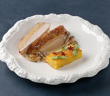 Грудка фермерского цыпленка с картофельным гратеном 