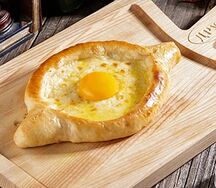 Хачапури по-аджарски большое