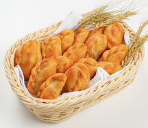 Пирожок с брусникой