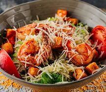 Салат Цезарь с креветками