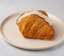 Круассан с кокосовым муссом