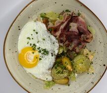 Картофельный салат с беконом 