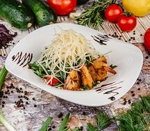 Руккола с тигровыми креветками