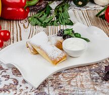 Блинчики с творогом и сметаной