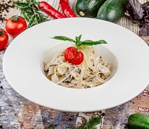 Феттуччине с курицей и грибами