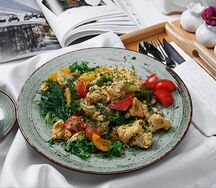 Скрэмбл на тосте с овощами 