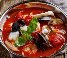 Томатный суп с морепродуктами