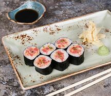 Острый ролл с лососем