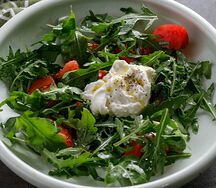 Рукола со страчателлой