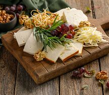 Ассорти из домашних сыров