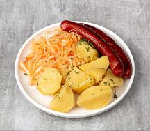 Колбаски охотничьи гриль с картошечкой по-деревенски и квашеной капустой