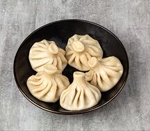 Хинкали с помидором и сыром