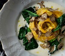 Равиоль с белыми грибами, мусс из пармезана, трюфель