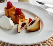 Квадратные сырники с малиной