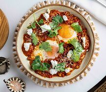 Шакшука со сладкими перцами, сыром фета