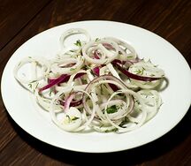 Лук маринованный
