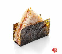 Онигири с крабом и тунцом