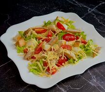 Салат Цезарь с курицей
