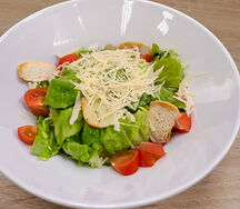 Салат цезарь с курицей