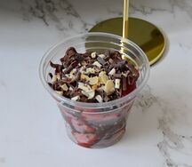 Стаканчик с клубникой в шоколаде