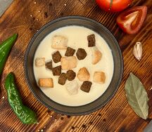 Куриный крем-суп с сухариками