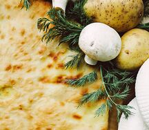 Пирог с сыром, грибами и зеленью