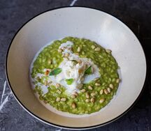 Ризотто со страчателлой и соусом песто