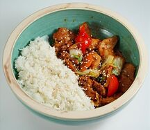 Чеюк поккымпаб с курицей и овощами