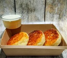 Сырники со сметаной