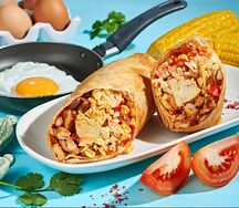 Утренняя чимичанга с курицей и домашней сальсой