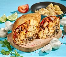 Утренняя чимичанга с острой курицей и грибами
