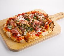 Пицца с ветчиной и грибами